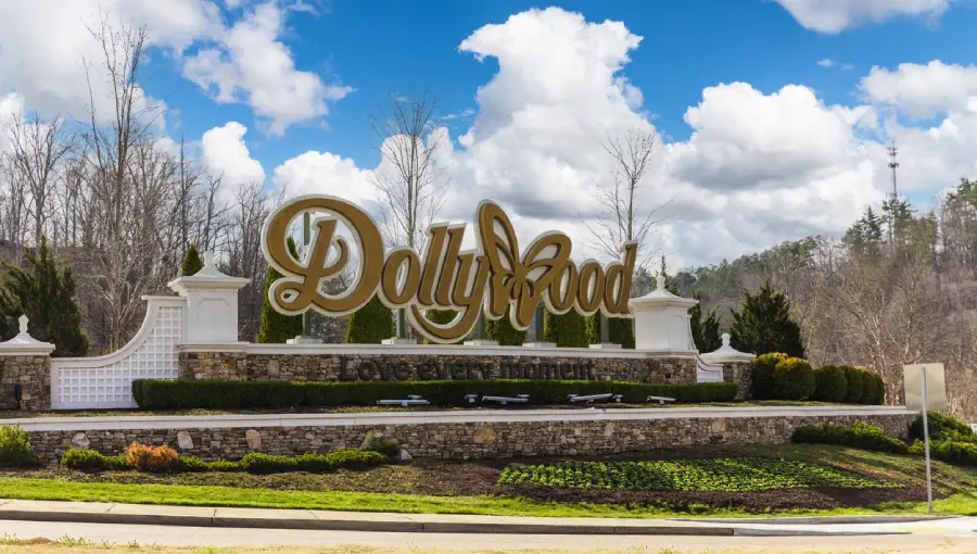 Safe Haven Ladies Enjoy a Day at Dollywood